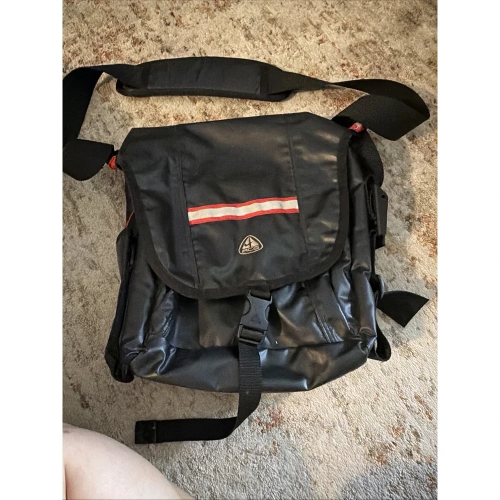 Vintage 90's Nike ACG Waterproof Shoulder Messenger Bag Gorpcore Black Red